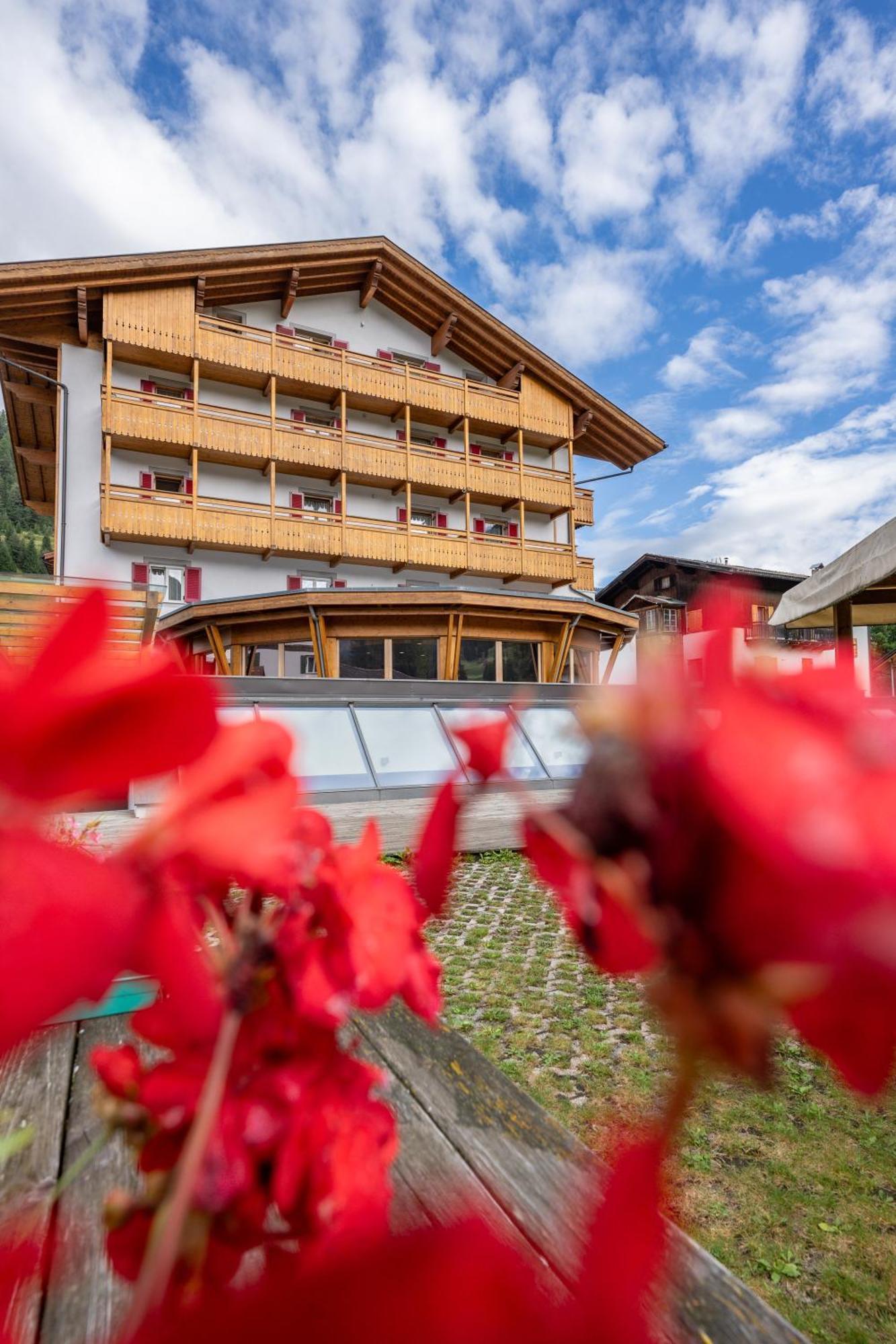 Hotel Crepei Pozza di Fassa Buitenkant foto